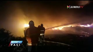 Gudang Barang Bekas di Surabaya Hangus Terbakar