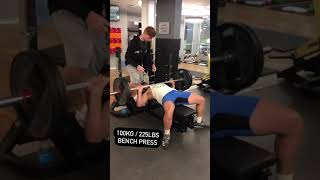 BENCH PRESS 225 LBS / 100 KG | My first time ever Content