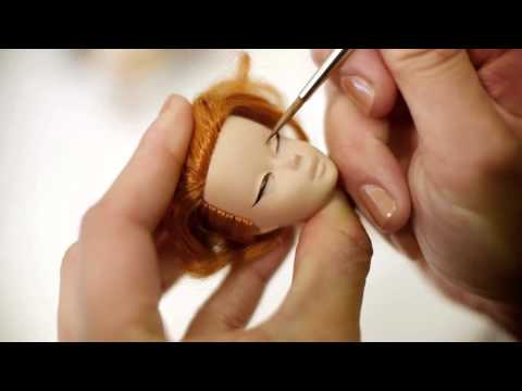 Vídeo: Como As Bonecas Barbie São Feitas