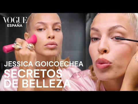 Video: Look de belleza de Jessica Paré: maquillaje con ojos ahumados nude y labios rojos