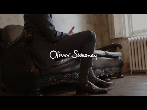 Video: Los Zapatos Espía A Medida De Oliver Sweeney Son Dignos Del Propio 007
