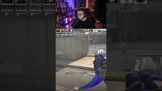 Eray Cs2 Deki Bıcağına Bakıyor