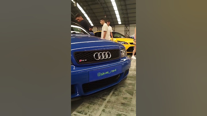 Audi RS4 limo