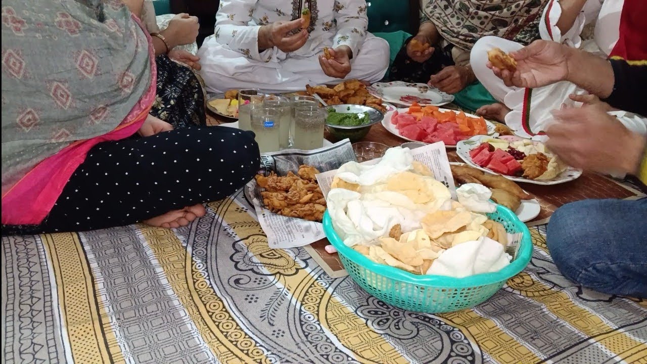 First roza 2026 in( 🇮🇳 India) iftar prep -  aaj bnaya pyaz ,aloo, bread pakora| spring roll samose