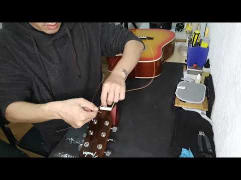 Видео: Цахилгаан гитар дээрх утсыг хэрхэн солих вэ
