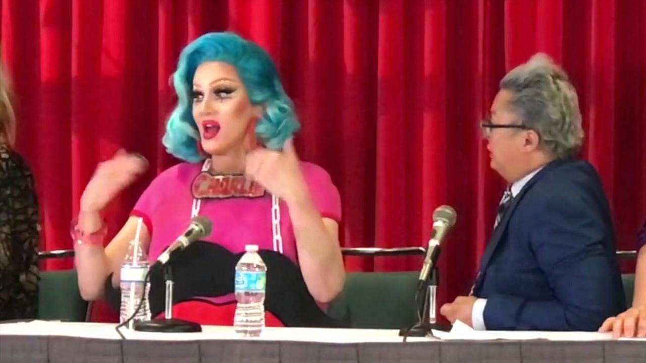 Drag Con 2017 Comedy Queens Charlie Hides and Tucks Medicated Pads