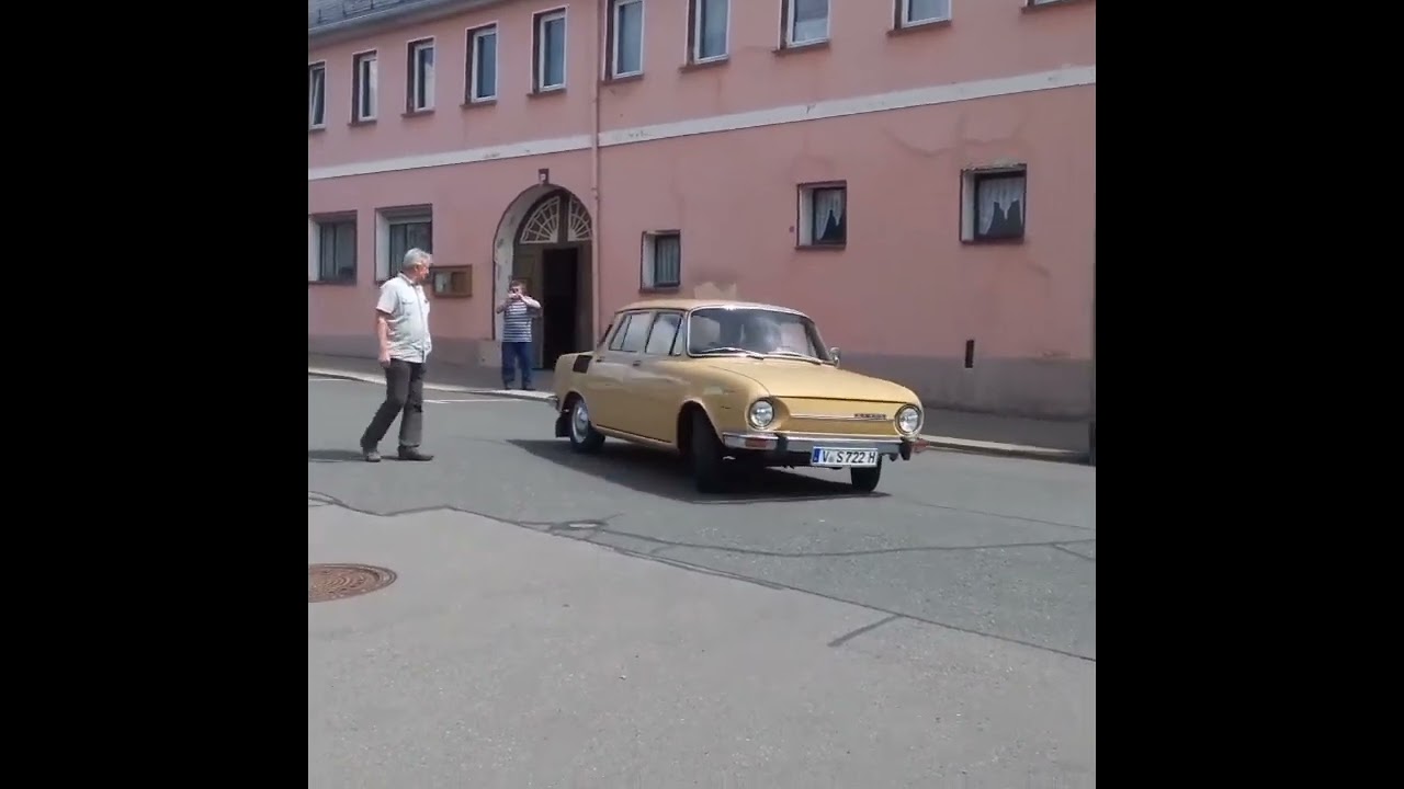 Oldtimèr DDR Auto Skoda S 100 bei Oldtimer Treffen 