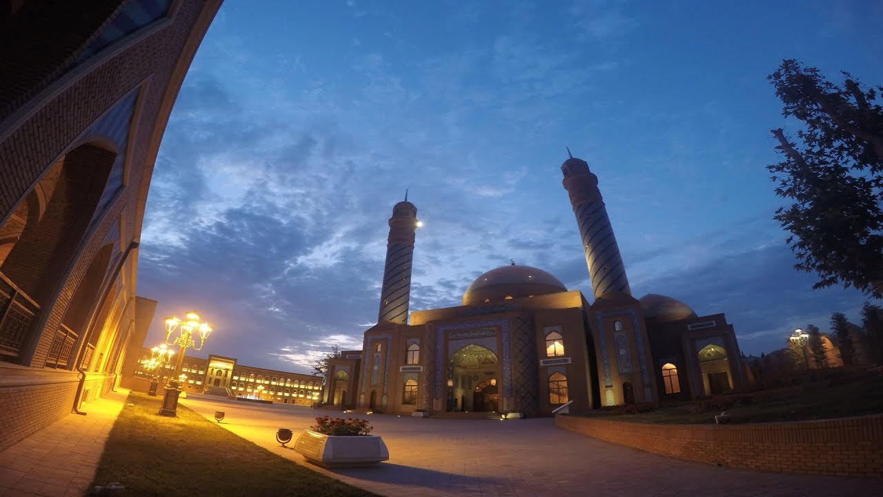 Азербайджан город  Гянджа Мавзолей  “ Имамзаде “.­