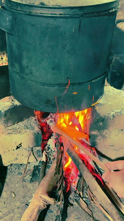 ketika mak gak punya minyak buat masak kerupuk #jamandulu #masakkerupuk #nostalgia #viral #fyp #90s