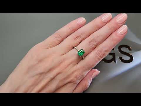 Ring with emerald color Vivid Muzo 1.62 carats in 18k yellow gold Video  № 2