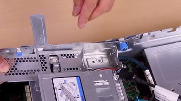 ThinkSystem V3 2U server installing a RAID flash power module on the middle 2.5-inch drive cage