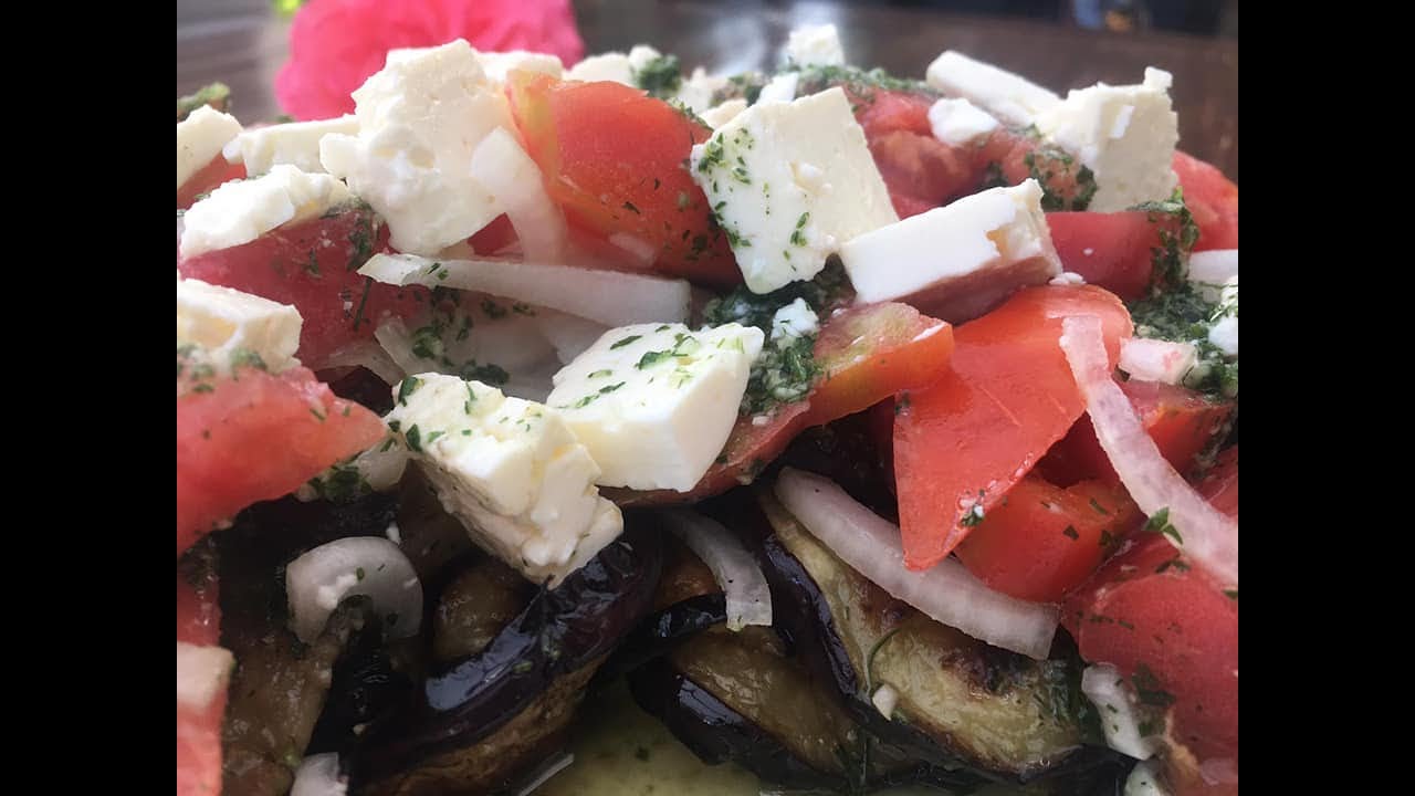 Köstlicher Auberginen-Salat mit Tomaten, Knobi, Kräutern.. lecker ... Köstlicher Auberginen-Salat mit Tomaten, Knobi, Kräutern.. lecker ...