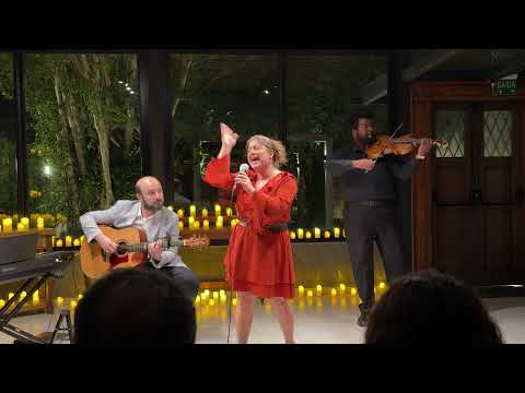 Trio PRESTO Can't Take My Eyes Off You violão violino e voz