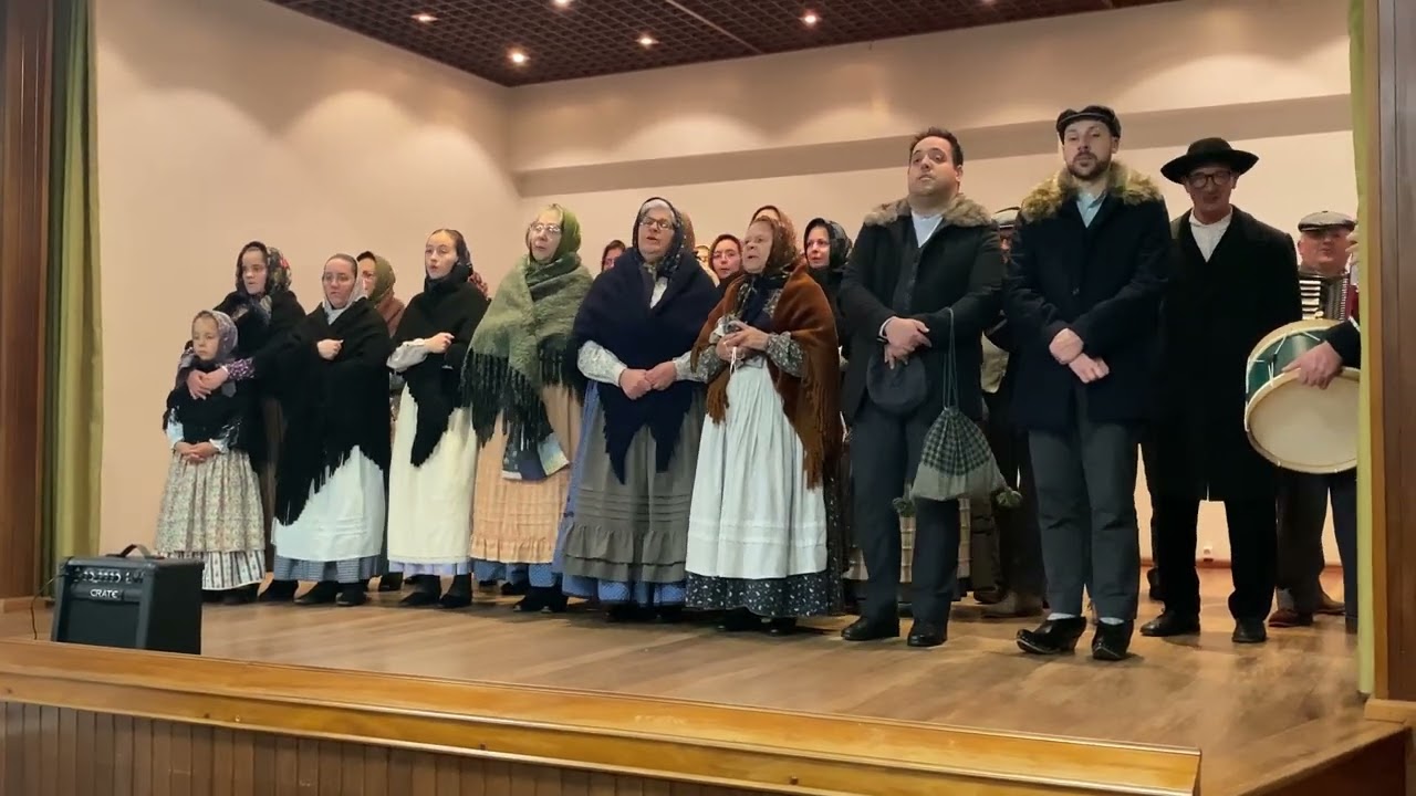 Grupo Folclórico e Etnográfico de São Pedro da Cova - Cantar as Janeiras em Tregosa - Barcelos