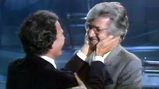 Julio Iglesias &amp; Manuel Alejandro - El mar que llevo dentro, LIVE, HD