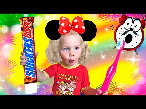 Видео: Волшебное Утро Полины и куклы. Чистим зубы пастой Snickers ☀ Pretend play doll Magic Morning Routine