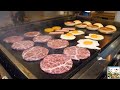 Японская УЛИЧНАЯ Еда - Удивительный Японский БУРГЕР 🍔 Ручной Работы, Котлеты из СВИНИНЫ с Сыром...