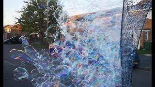 The best bubble wand in the world!!! Its a MASSIVE GIANT BUBBLE NET! WOWZERS! Make Big Bubbles Maker