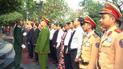 Viếng anh hùng liệt sỹ, dâng hương tại Đài tưởng niệm Bác Hồ nhân dịp Tết Nguyên đán Kỷ Hợi