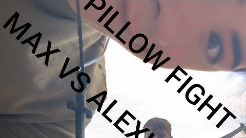 PILLOW FIGHTING: MAX VS ALEX