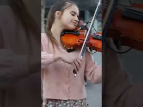 أحلا مغنية كمان