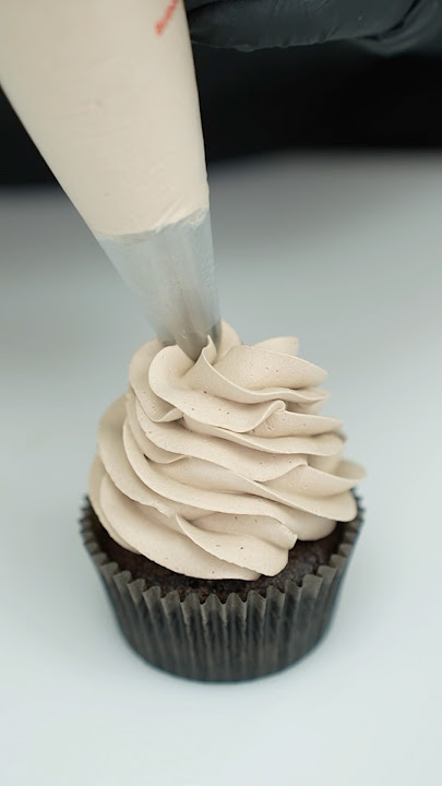 Pipe Cupcakes Like a Pro! | Easy Cupcake Decorating Tutorial 🎂✨