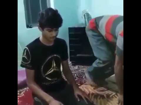 Ata ogluna namaz qilmaqi oyredir