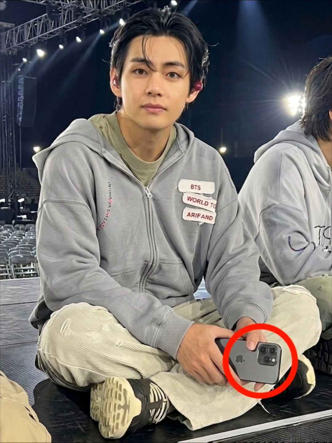 BTS Taehyung's $1,199 Phone 😱 BTS V Tech Breakdown (Model + Price