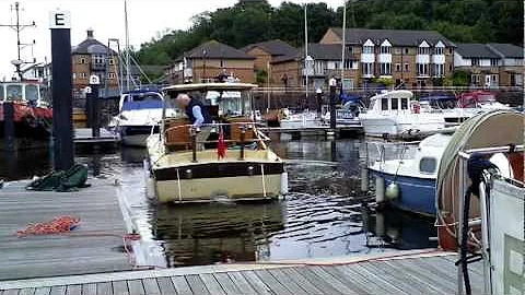 How to dock a single-engine inboard/outdrive boat ...