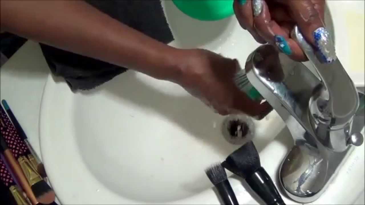 How I Clean My Makeup Brushes 2014 - YouTube