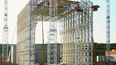 ITER Assembly Building roof lifted  - September 2015