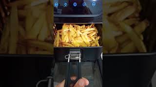 Patate Fresche Fritte In Friggitrice Ad Aria. Risultato Sbalorditivo