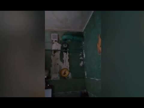 «Продолжаем выживать»: аварийный дом в Волгограде затопило кипятком третий раз за год