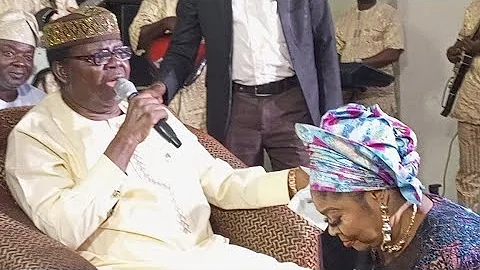 watch salawa abeni with obey Ebenezer commander on stage @ Aare Iba Gani Adams 52th Birthday Party