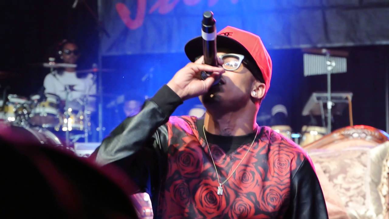 August Alsina Performs 