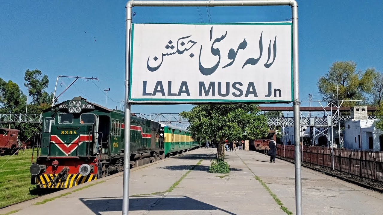 Millat Express In LaLa Musa Junction LaLa Musa Junction Millat