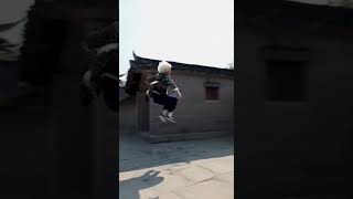 Yan Shuangying's grandma, light work, water float, flying over the eaves and walls, it's time to s