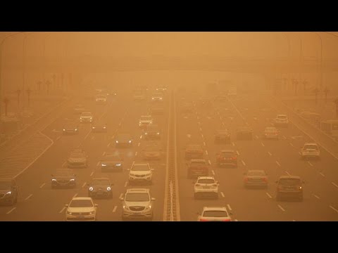 Enormous sandstorm sweeps across Inner Mongolia