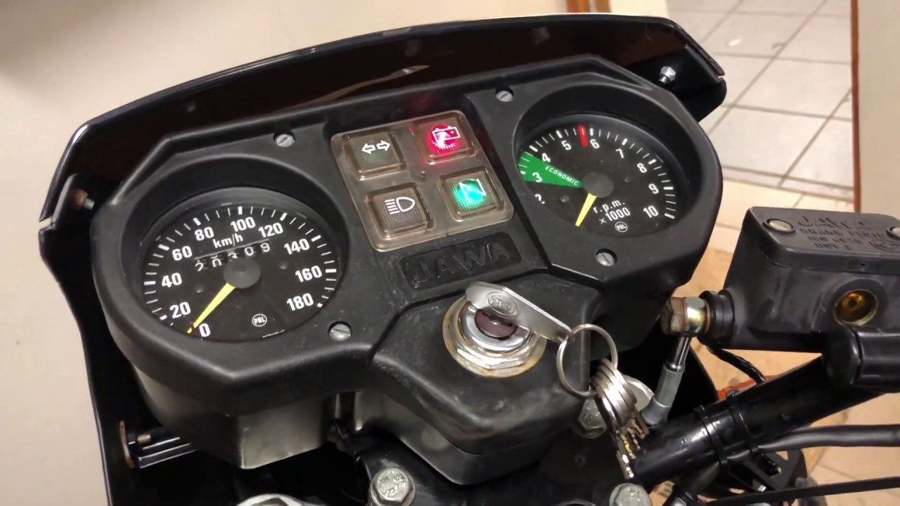 Jawa 350/640 first start after engine rebuild - YouTube