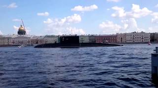 Подводная лодка на Неве
