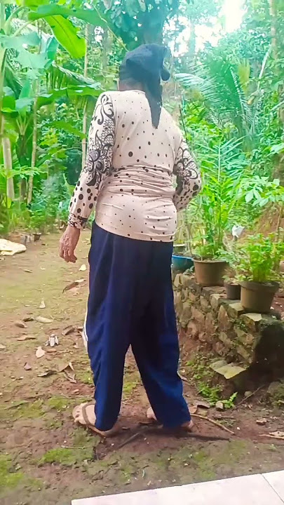 ketika ibu lagi nyapu halaman rumah#kisah janda tua hidup dalam krmiskinan#