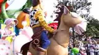 Char De Toy Story Et De Winnie À Disneyland