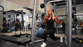 healthEVO - Smith Machine Curtsy Lunges