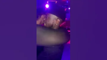 Pentcho en couple avec une chanteuse camerounaise: Vidéo sexy dans un bar