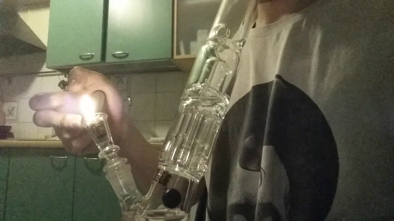 Bong Black leaft
