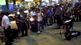 Video voorbeeld van "Kasih Laila cover by SENTUHAN BUSKER"