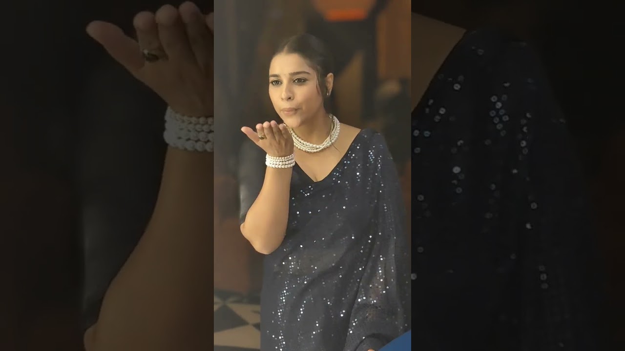 Actress Anara Gupta In Black Saree 