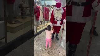 Little Girls Priceless Reaction to Santa Claus @ViralSnareRightsManagement