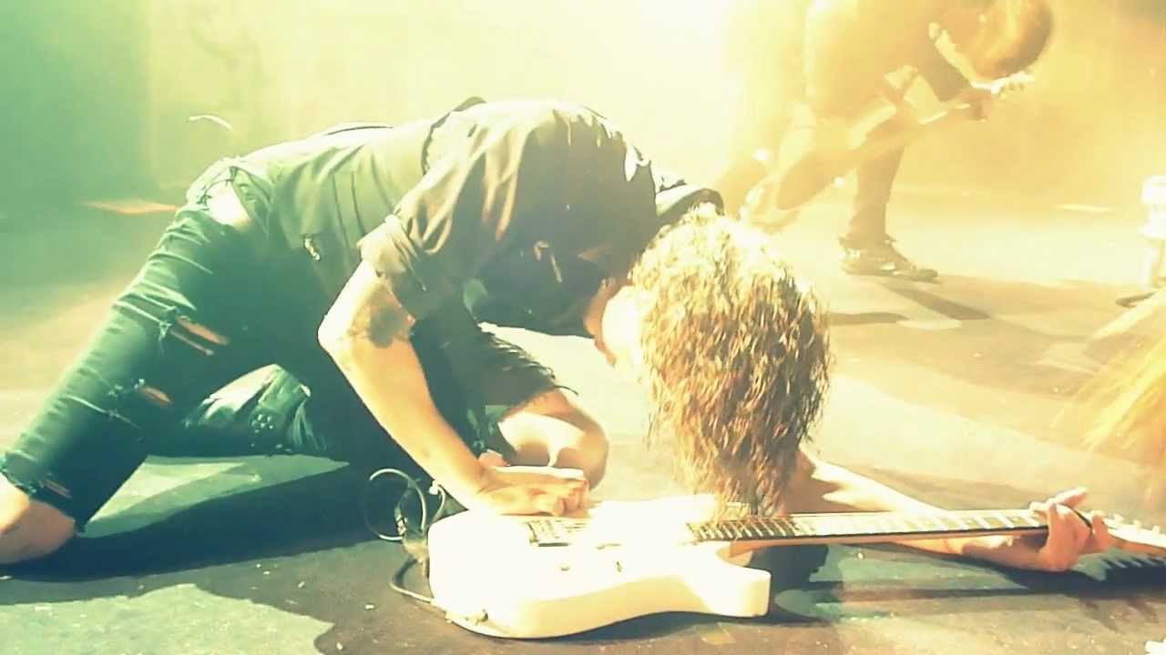 BEN BRUCE PUNCHES HIS GUITAR