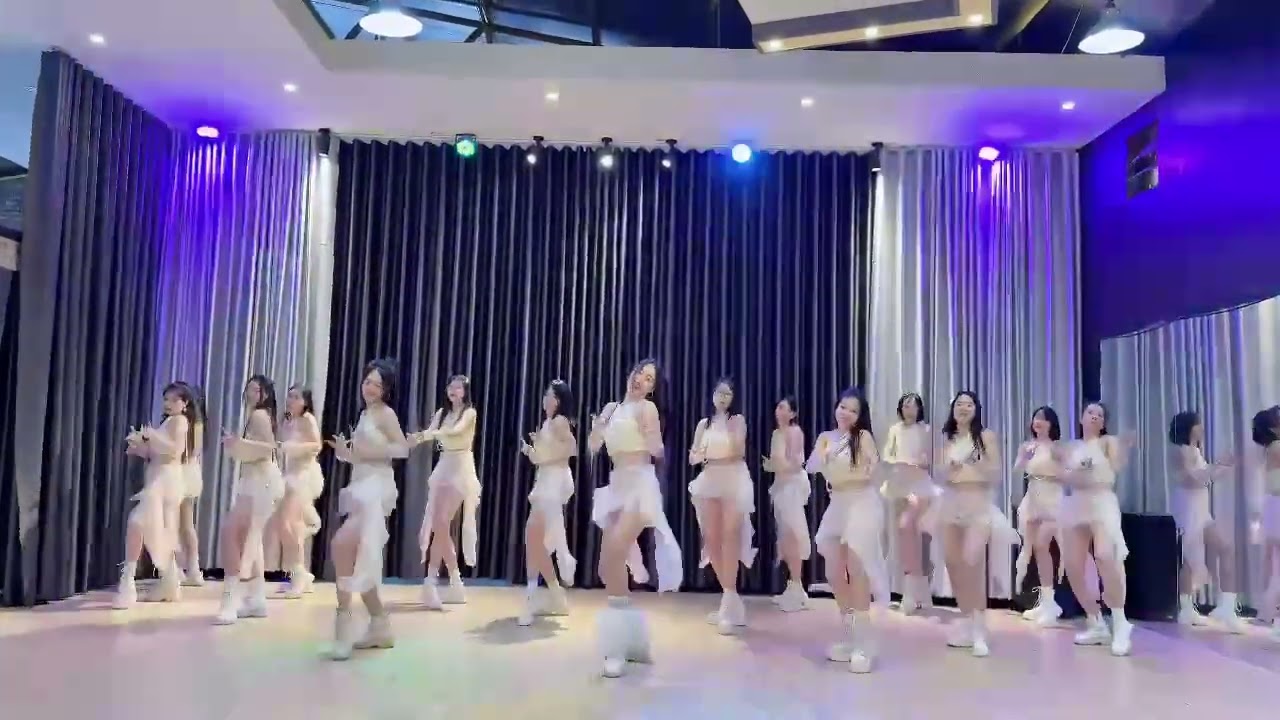 Đà Lạt Hôm Nay Còn Mưa Không Em ReMix / Choreo Trang Hà /
